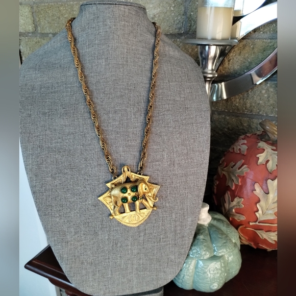 Vintage Art Deco Style Elephant Cabochon Jeweled Necklace - Picture 4 of 13